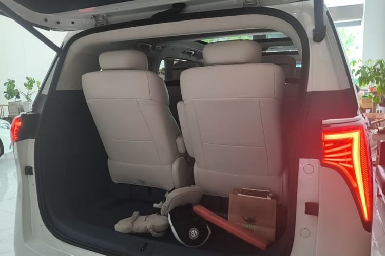 Used Buick Century 2023 2.0T Six-Seater Yinshi Edition Trunk