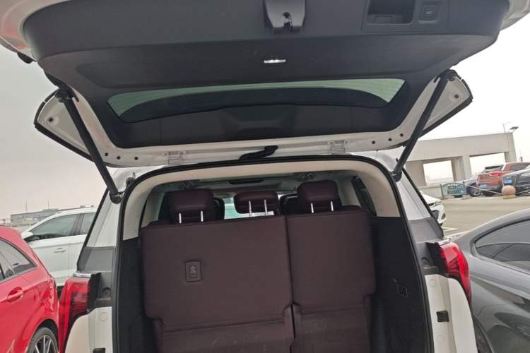 Used Buick Century 2023 2.0T Seven-Seater Yinshi Edition Trunk