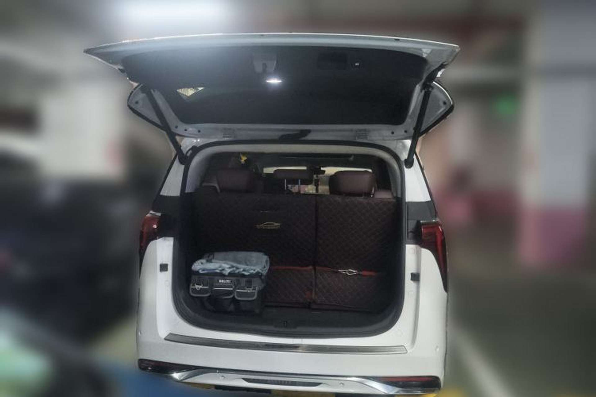 Used Buick Century 2023 2.0T Seven-Seater Yinshi Edition Trunk