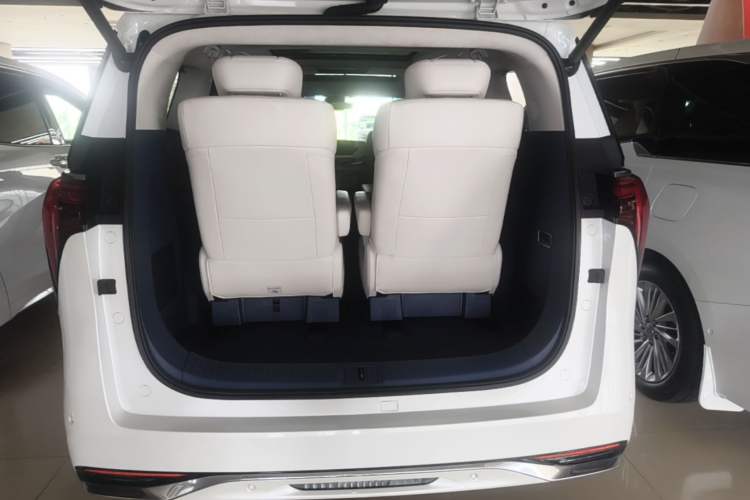 Used Buick Century 2023 2.0T Six-Seater Yinshi Edition Trunk