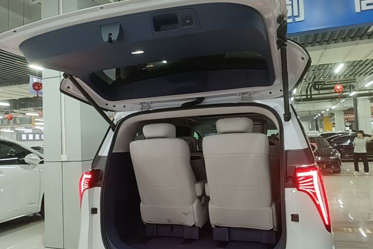 Used Buick Century 2023 2.0T Six-Seater Yinshi Edition Trunk