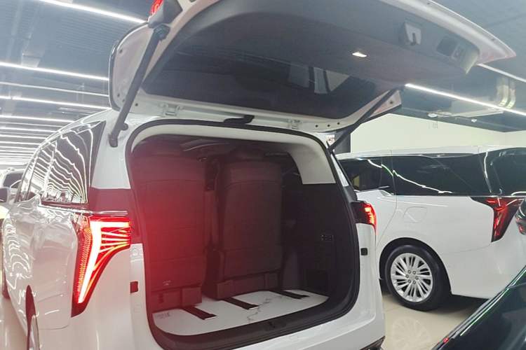 Used Buick Century 2023 2.0T Six-Seater Yinshi Edition Trunk