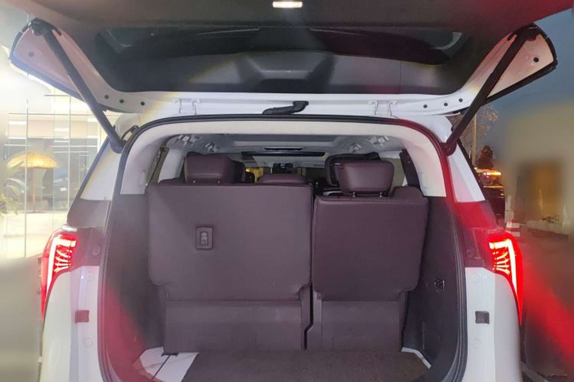 Used Buick Century 2023 2.0T Seven-Seater Yinshi Edition Trunk