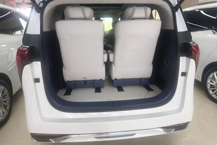 Used Buick Century 2023 2.0T Six-Seater Yinshi Edition Trunk