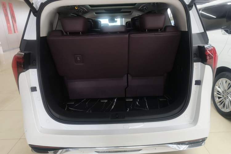 Used Buick Century 2023 2.0T Seven-Seater Yinshi Edition Trunk