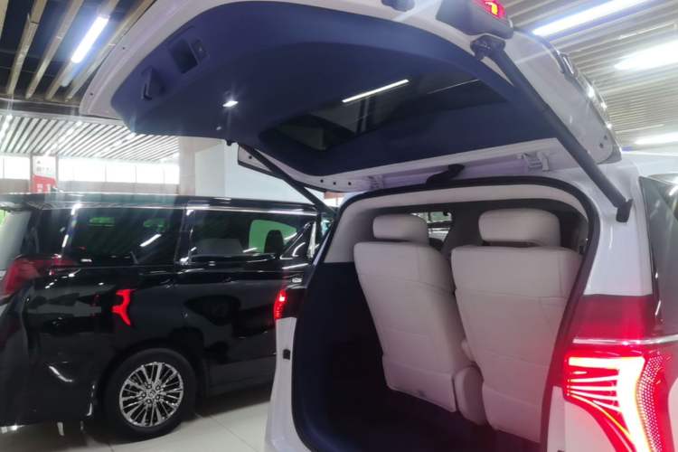 Used Buick Century 2023 2.0T Six-Seater Yinshi Edition Trunk
