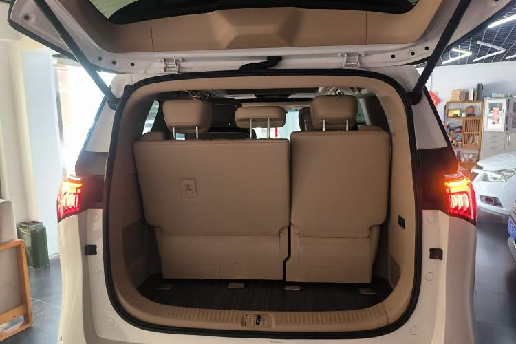 Used Buick Century 2023 2.0T Seven-Seater Deluxe Edition Trunk