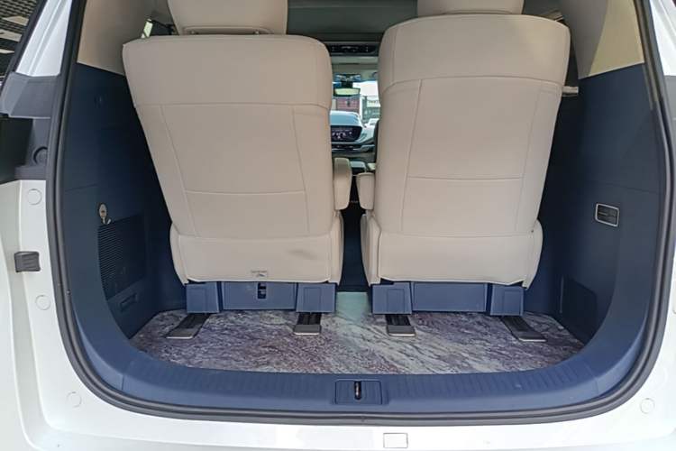 Used Buick Century 2023 2.0T Six-Seater Yinshi Edition Trunk