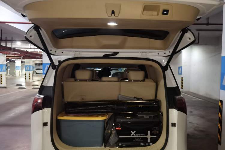 Used Buick Century 2023 2.0T Seven-Seater Deluxe Edition Trunk