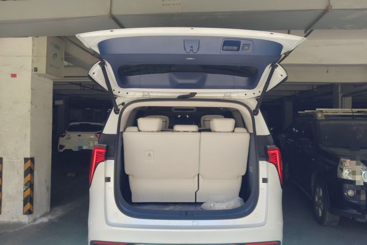 Used Buick Century 2023 2.0T Seven-Seater Yinshi Edition Trunk