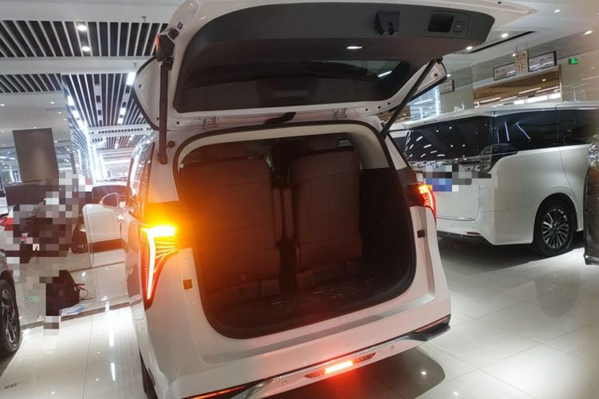 Used Buick Century 2023 2.0T Six-Seater Yinshi Edition Trunk