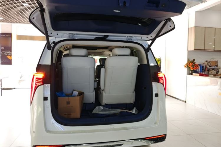 Used Buick Century 2023 2.0T Six-Seater Yinshi Edition Trunk
