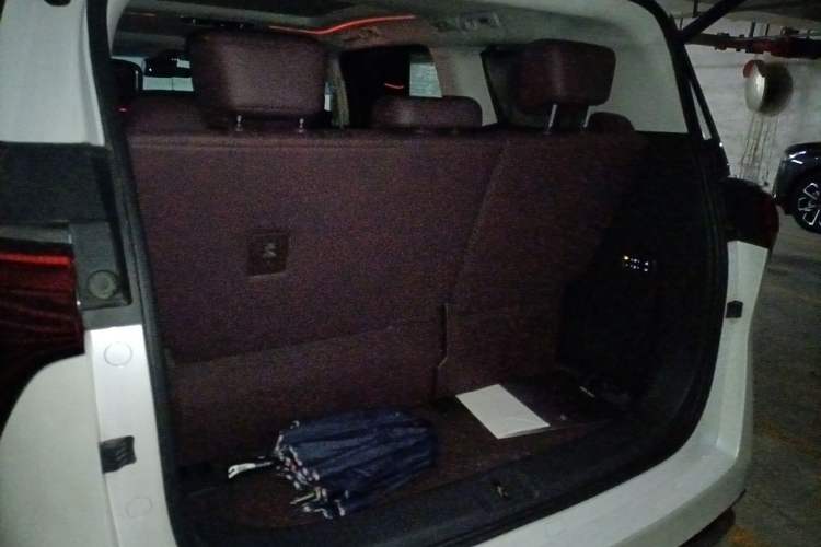 Used Buick Century 2023 2.0T Seven-Seater Yinshi Edition Trunk