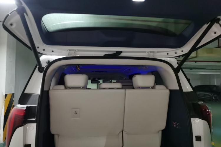 Used Buick Century 2023 2.0T Seven-Seater Yinshi Edition Trunk