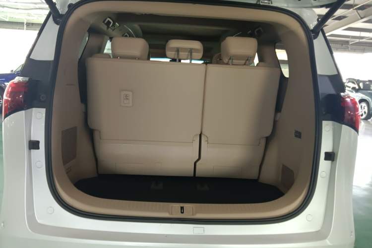 Used Buick Century 2023 2.0T Seven-Seater Deluxe Edition Trunk