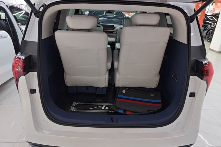 Used Buick Century 2023 2.0T Six-Seater Yinshi Edition Trunk