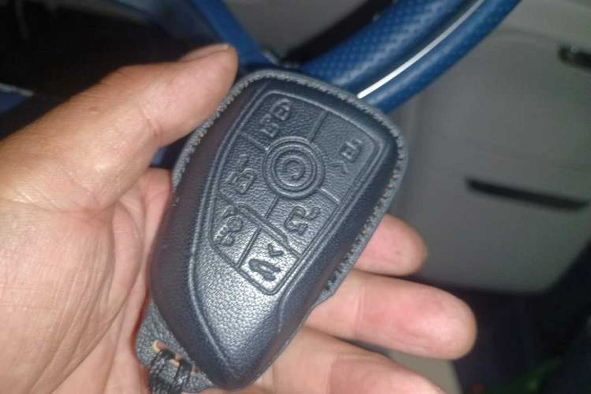 Used Buick Century 2023 2.0T Six-Seater Yinshi Edition Vehicle Key