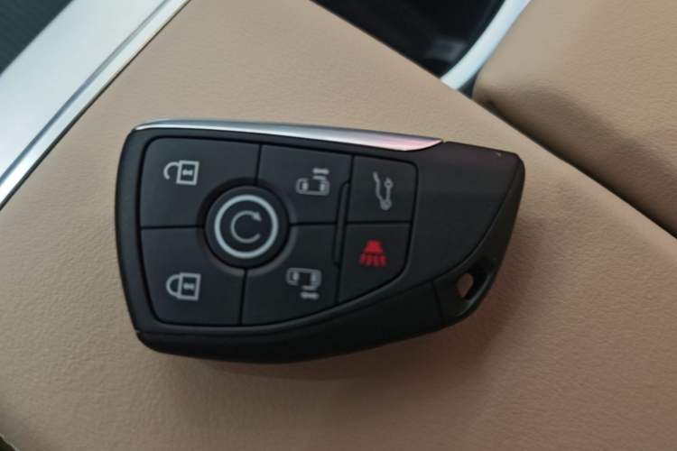 Used Buick Century 2023 2.0T Seven-Seater Deluxe Edition Vehicle Key