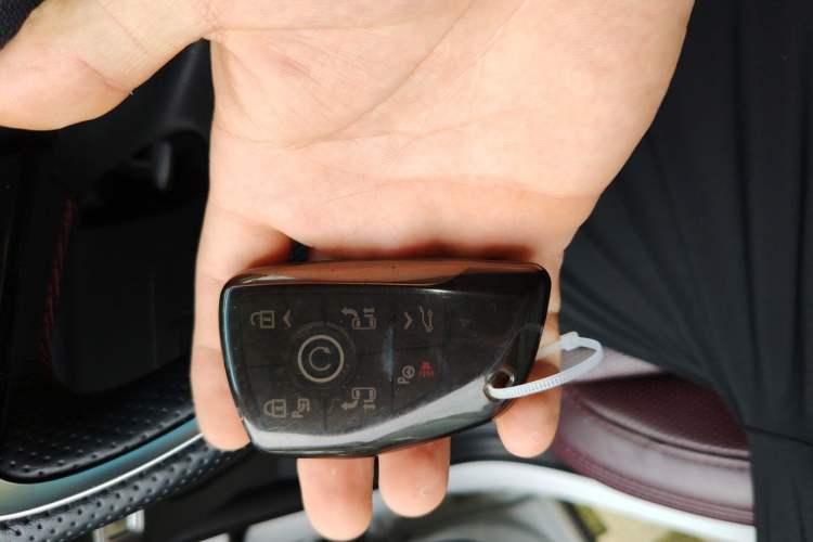 Used Buick Century 2023 2.0T Six-Seater Yinshi Edition Vehicle Key