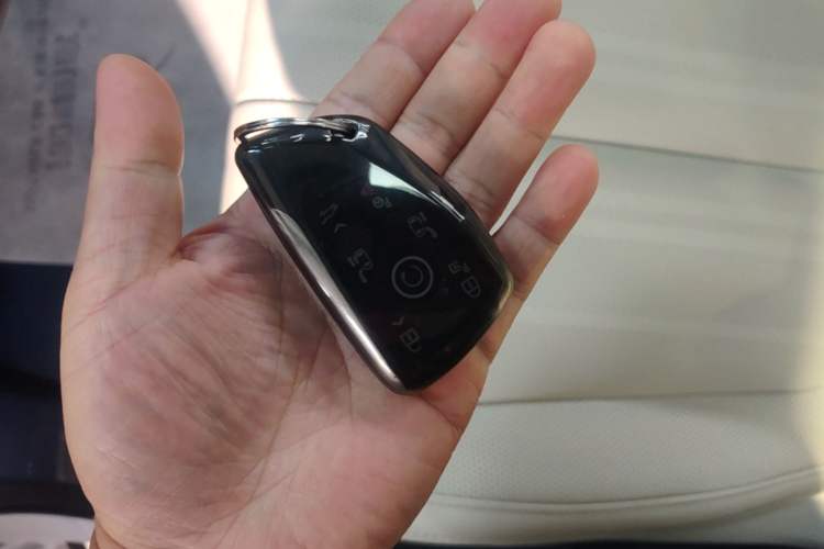 Used Buick Century 2023 2.0T Six-Seater Yinshi Edition Vehicle Key
