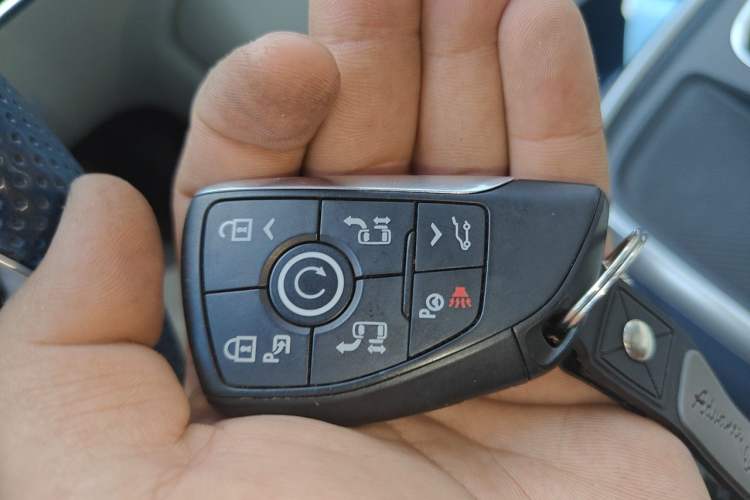 Used Buick Century 2023 2.0T Six-Seater Yinshi Edition Vehicle Key