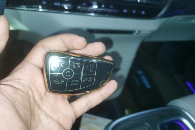Used Buick Century 2023 2.0T Six-Seater Yinshi Edition Vehicle Key