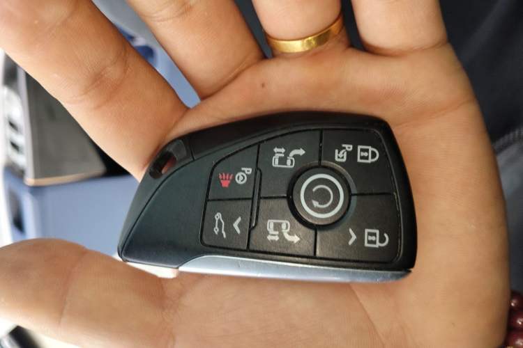 Used Buick Century 2023 2.0T Six-Seater Yinshi Edition Vehicle Key