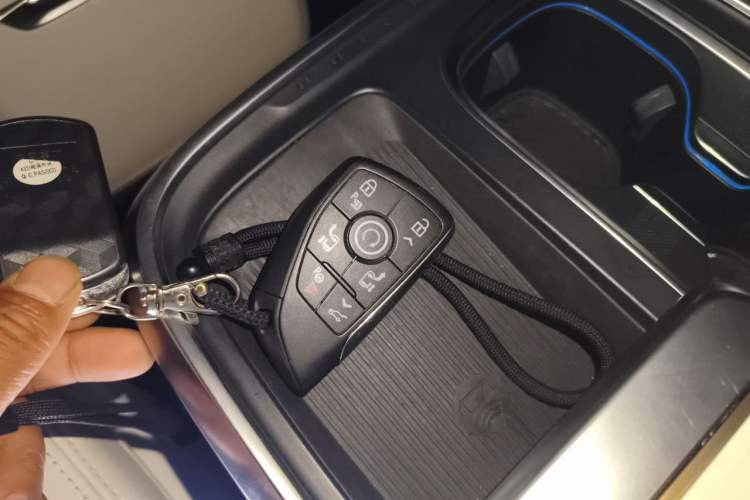 Used Buick Century 2023 2.0T Seven-Seater Yinshi Edition Vehicle Key