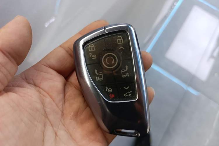 Used Buick Century 2023 2.0T Six-Seater Yinshi Edition Vehicle Key