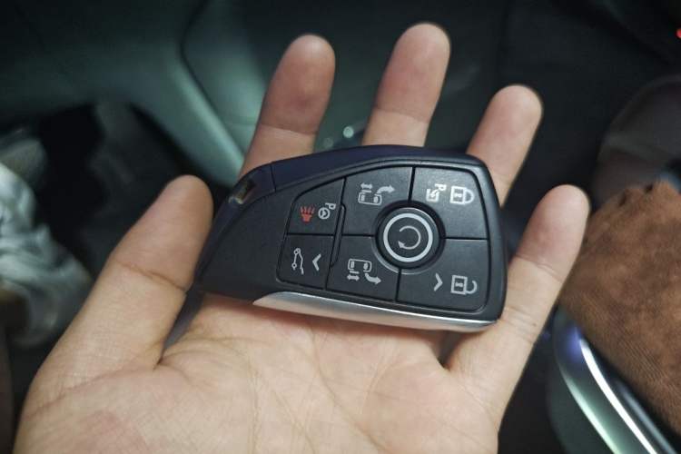 Used Buick Century 2023 2.0T Six-Seater Yinshi Edition Vehicle Key