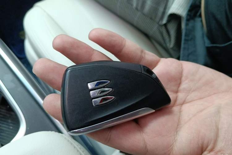 Used Buick Century 2023 2.0T Seven-Seater Yinshi Edition Vehicle Key