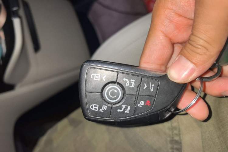 Used Buick Century 2023 2.0T Six-Seater Yinshi Edition Vehicle Key