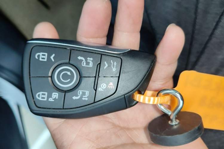 Used Buick Century 2023 2.0T Seven-Seater Yinshi Edition Vehicle Key