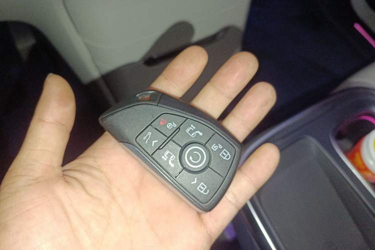 Used Buick Century 2023 2.0T Six-Seater Yinshi Edition Vehicle Key