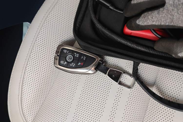 Used Buick Century 2023 2.0T Six-Seater Yinshi Edition Vehicle Key
