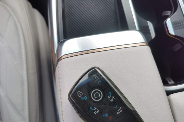 Used Buick Century 2023 2.0T Six-Seater Yinshi Edition Vehicle Key