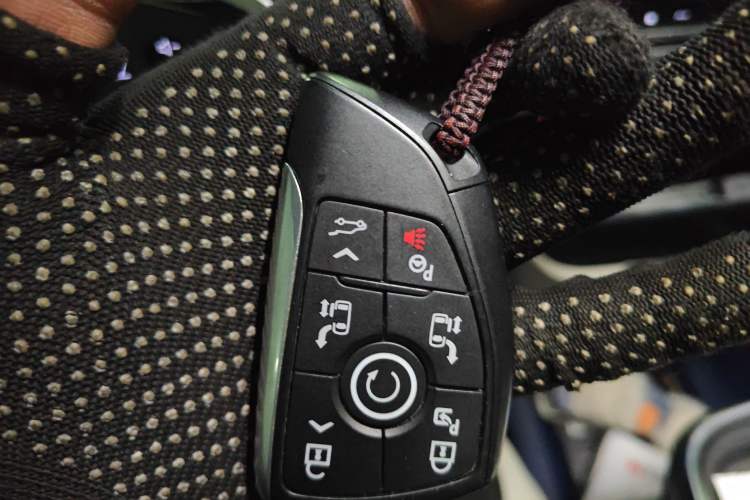 Used Buick Century 2023 2.0T Six-Seater Yinshi Edition Vehicle Key