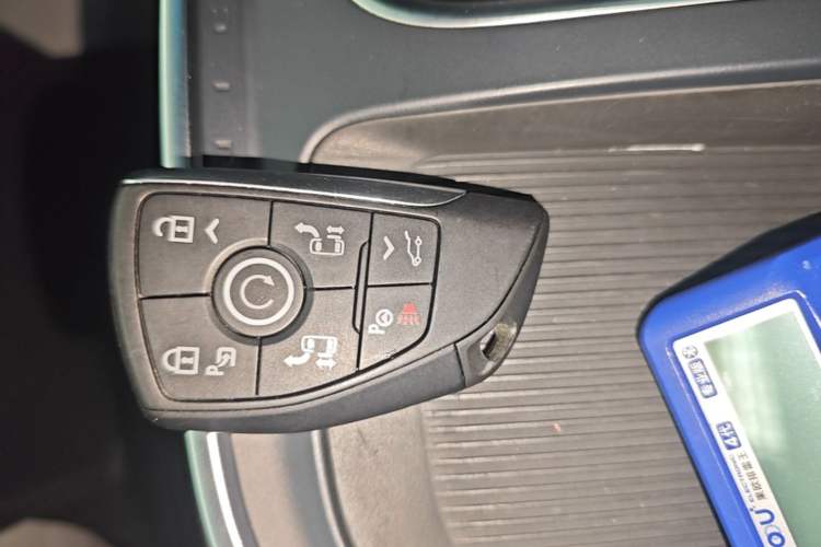 Used Buick Century 2023 2.0T Seven-Seater Yinshi Edition Vehicle Key