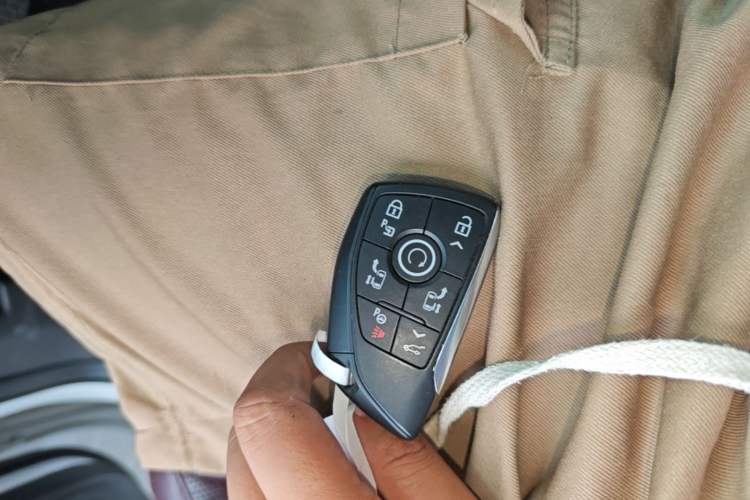 Used Buick Century 2023 2.0T Seven-Seater Yinshi Edition Vehicle Key