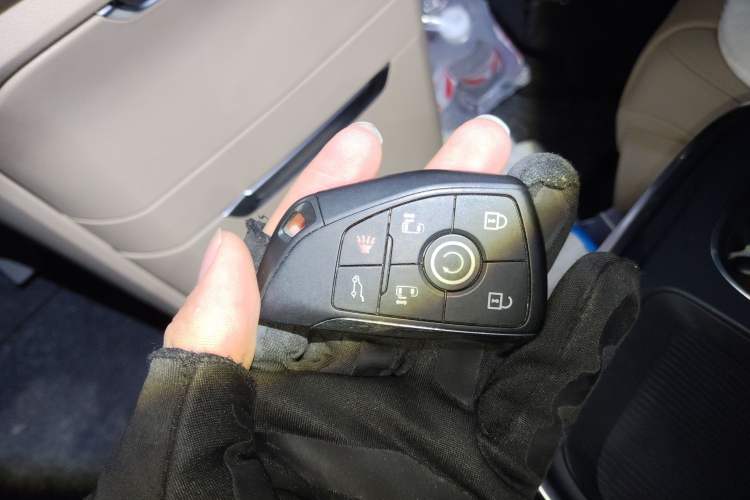 Used Buick Century 2023 2.0T Seven-Seater Deluxe Edition Vehicle Key
