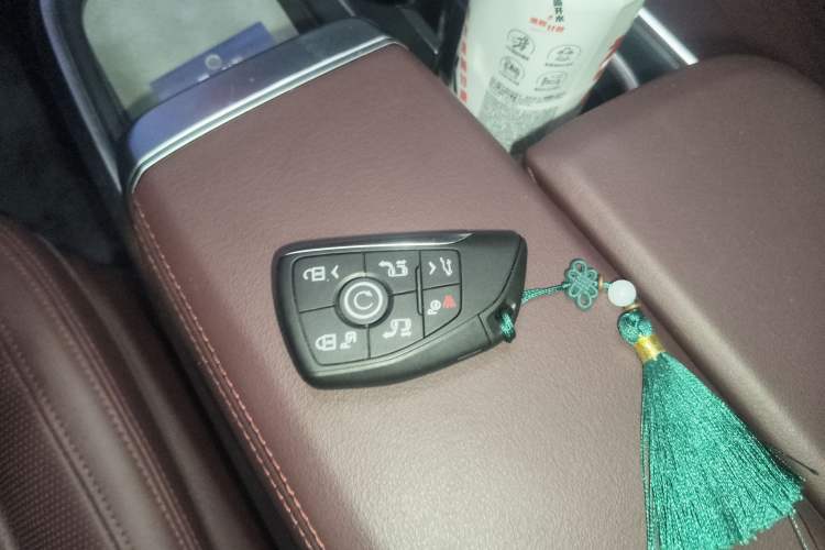 Used Buick Century 2023 2.0T Seven-Seater Yinshi Edition Vehicle Key