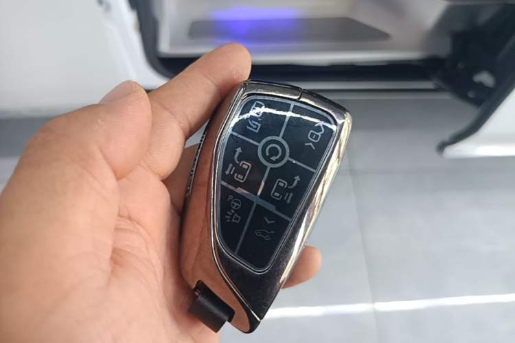 Used Buick Century 2023 2.0T Six-Seater Yinshi Edition Vehicle Key