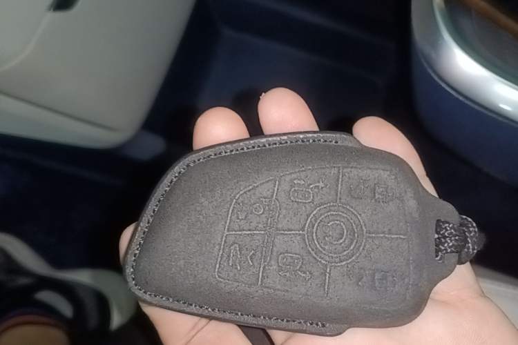 Used Buick Century 2023 2.0T Six-Seater Yinshi Edition Vehicle Key