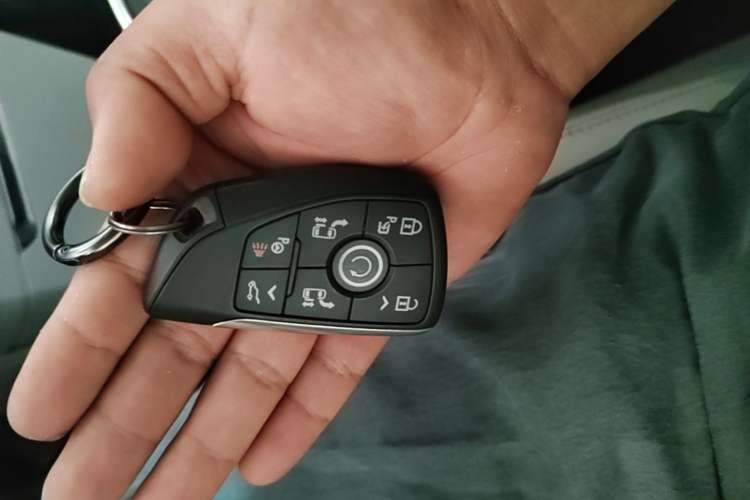 Used Buick Century 2023 2.0T Six-Seater Yinshi Edition Vehicle Key