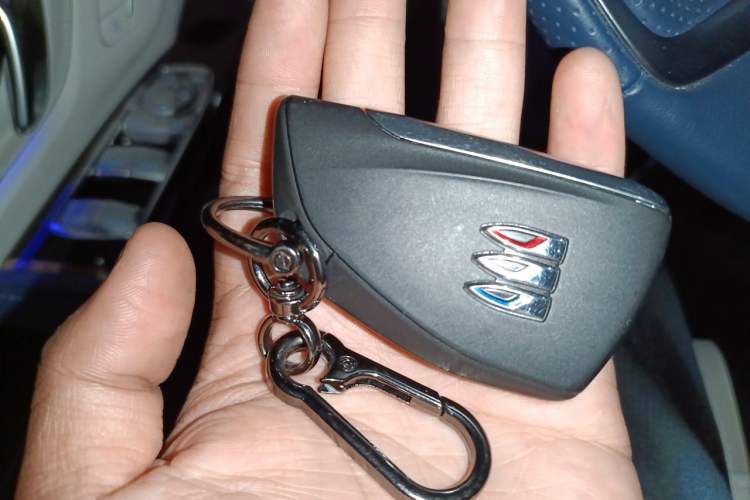 Used Buick Century 2023 2.0T Six-Seater Yinshi Edition Vehicle Key