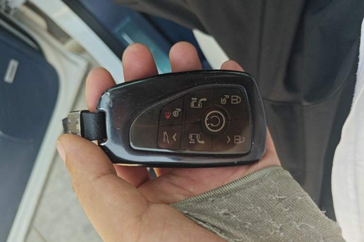 Used Buick Century 2023 2.0T Seven-Seater Yinshi Edition Vehicle Key