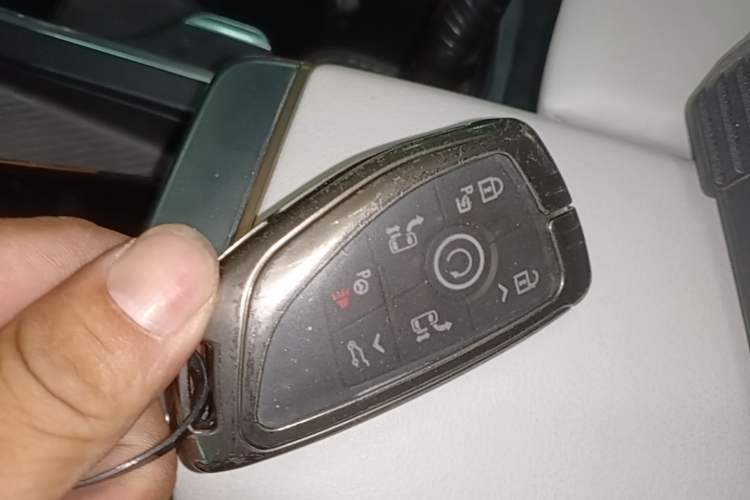 Used Buick Century 2023 2.0T Six-Seater Yinshi Edition Vehicle Key