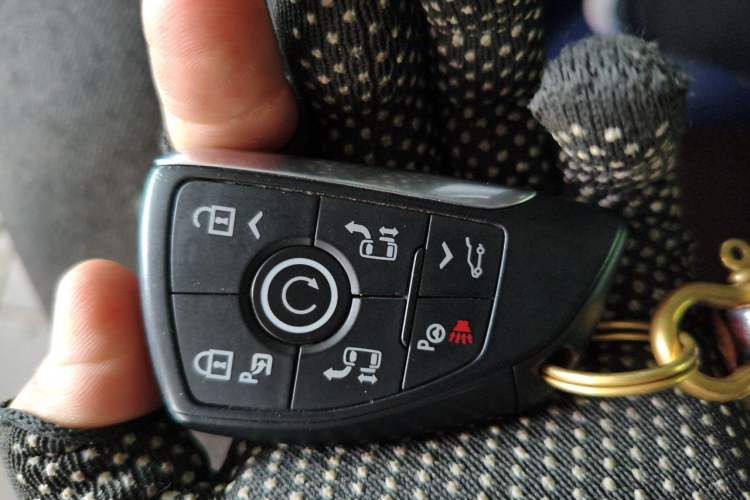 Used Buick Century 2023 2.0T Six-Seater Yinshi Edition Vehicle Key