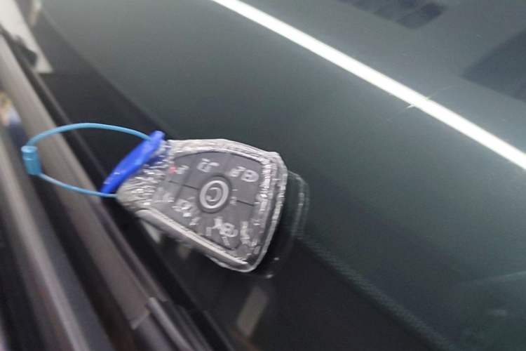 Used Buick Century 2023 2.0T Six-Seater Yinshi Edition Vehicle Key