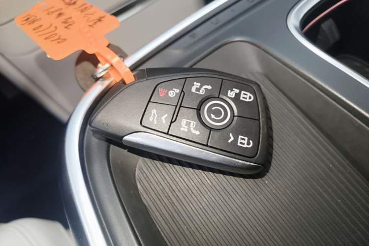 Used Buick Century 2023 2.0T Six-Seater Yinshi Edition Vehicle Key